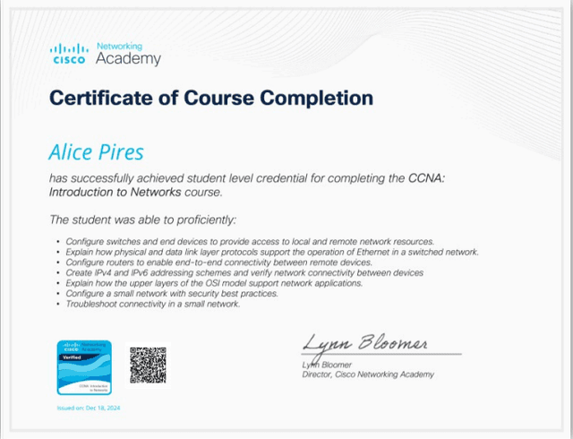 Visualização do certificado e badge conquistado no curso de Redes da Plataforma Cisco NetAcad